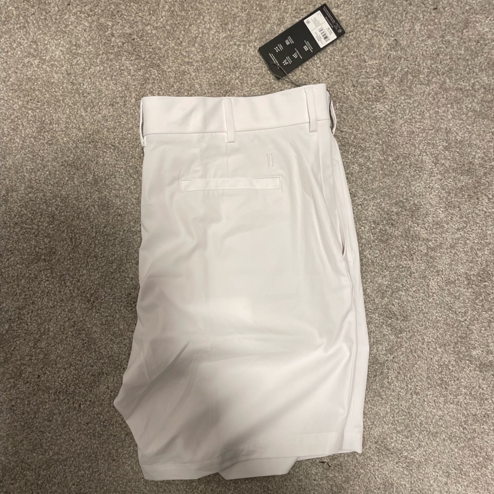 NWT Walter Hagen men’s white golf shorts size 40
